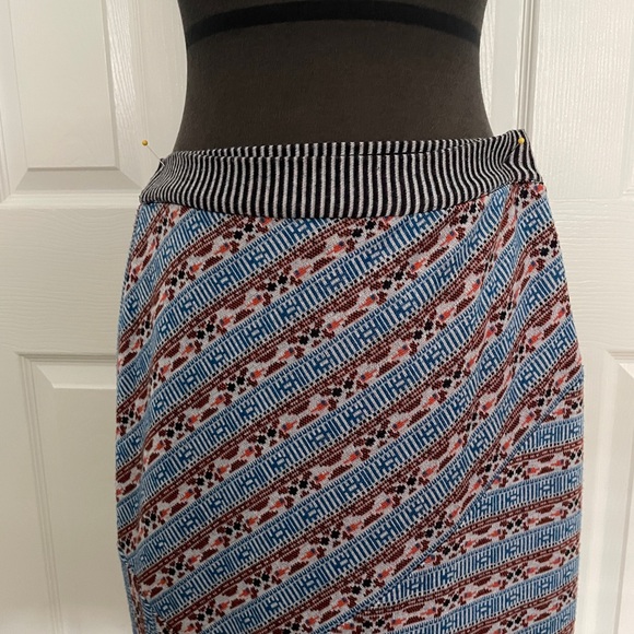 Anthropologie knit midi skirt with a multicolored print - Picture 2 of 3